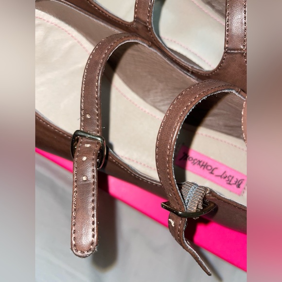 NIB Betsey Johnson Mary Jane Flats Brown Size 9 - Picture 7 of 11